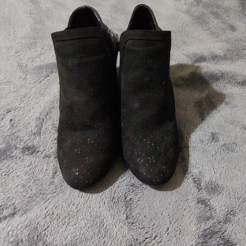 Black booties 🚭🚫🐱